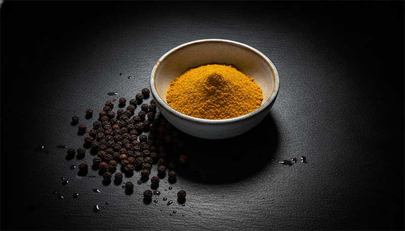 Black pepper and turmeric powder
