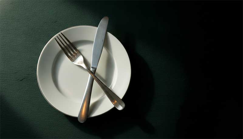 An empty plate representing appetite suppression and nutritional risk on GLP-1 medications